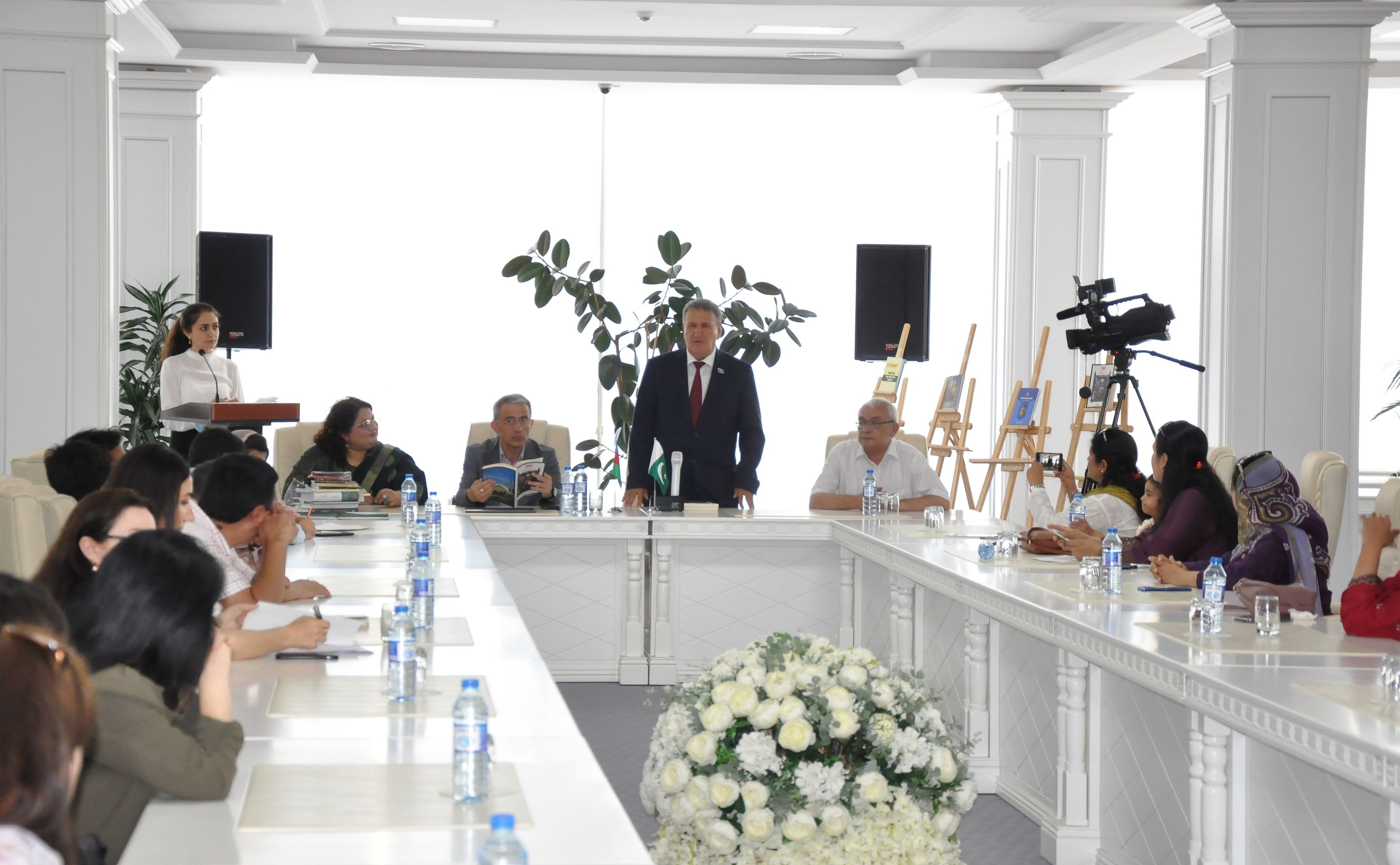 <span style="text-align: justify;">AMEA-da Pakistana aid nəşrlərin təqdimatı olub</span>