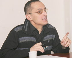 Alpay Azər - Dilənçiyə təpik vurmağım