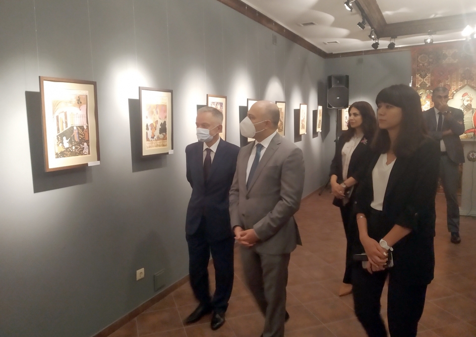 Tbilisidə dahi Azərbaycan şairi Nizami Gəncəvinin 880 illiyinə həsr olunmuş rəsm sərgisi açılıb