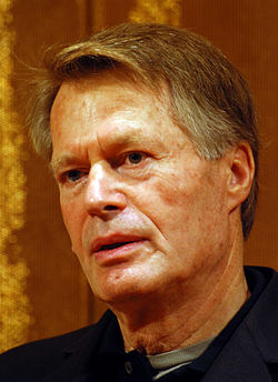 Le Klezio: \"Yazı masası arxasında vaxt öldürməyi çox sevirəm\"<br>