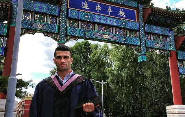 Çempion idmançı, istedadlı aktyor və doktorant<br>