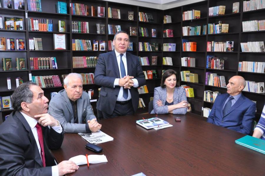 Azərbaycan Dillər Universitetində "Dəlicəsinə"nin təqdimatı olub