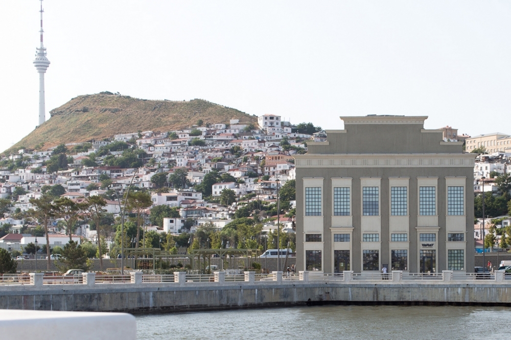 <span style="text-align: justify;">“YARAT” Müasir İncəsənət Mərkəzində "Özünsən!" adlı sərgi keçirlir</span>