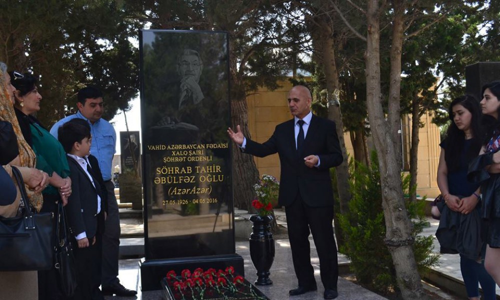 Xalq Şairi Söhrab Tahirin xatirəsi anılıb